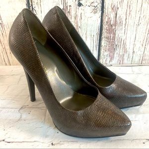 Bruno Magli 5” High Heels Snake Print 37.5 HTF